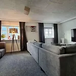 Cosy And Modern House In Peaceful Setting