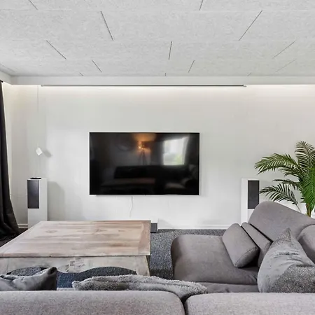 Cosy And Modern House In Peaceful Setting *