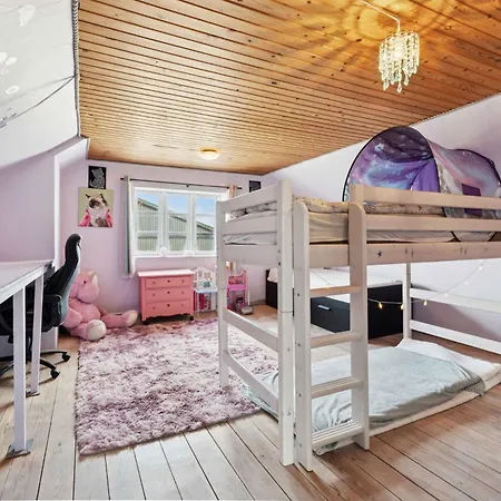 Cosy And Modern House In Peaceful Setting Фермерский дом