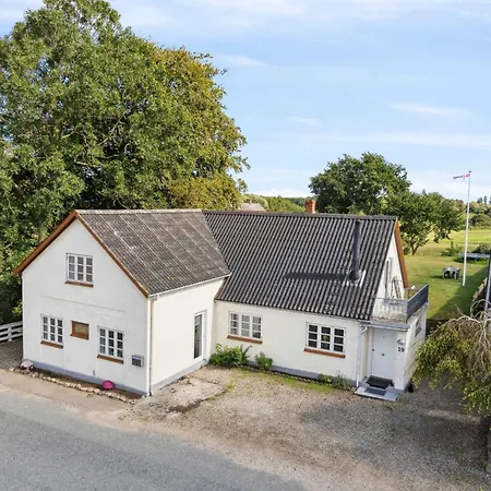 Vakantieboerderij Cosy And Modern House In Peaceful Setting Norreby (Sjaelland og Oerne)